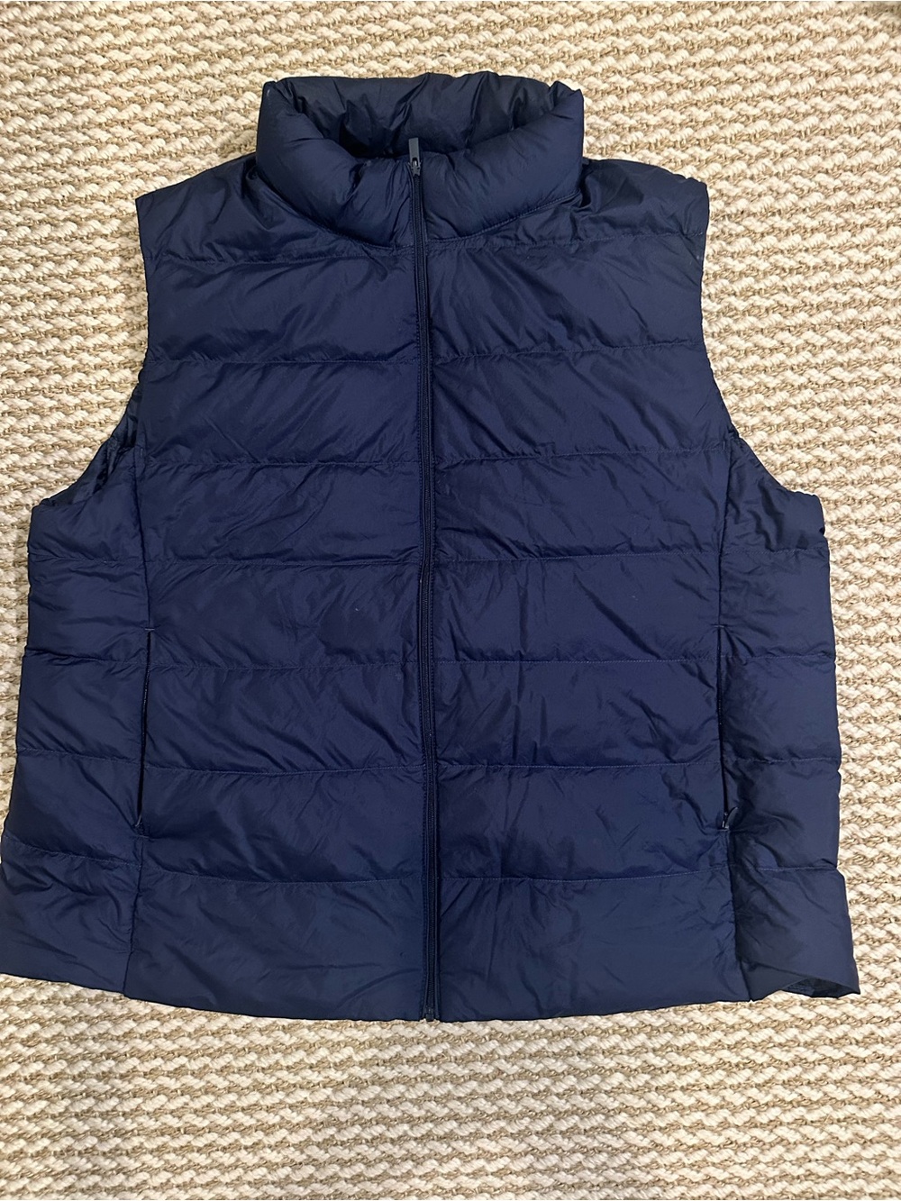 Uniqlo women’s ultra light navy down vest  xl